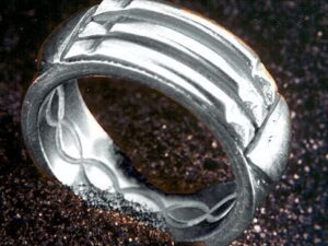 El Auténtico Anillo Atlante GRANDE Talla 23 (20 mm) - Plata de Ley