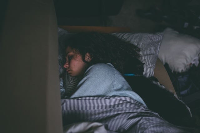 Sus noches pueden hacer que engorde