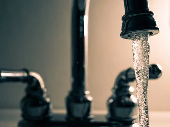 Radiónica y agua: cómo transformar un simple vaso en una herramienta energética
